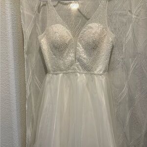 Elegant White Sleeveless Dress